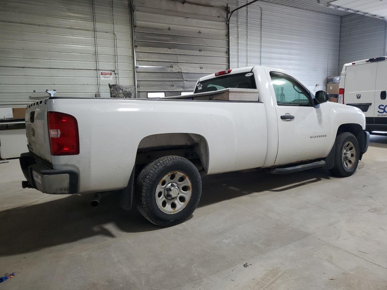 Obraz 3 z 2010 CHEVROLET SILVERADO C1500 2010 z VIN 1GCPCPEXXAZ160095