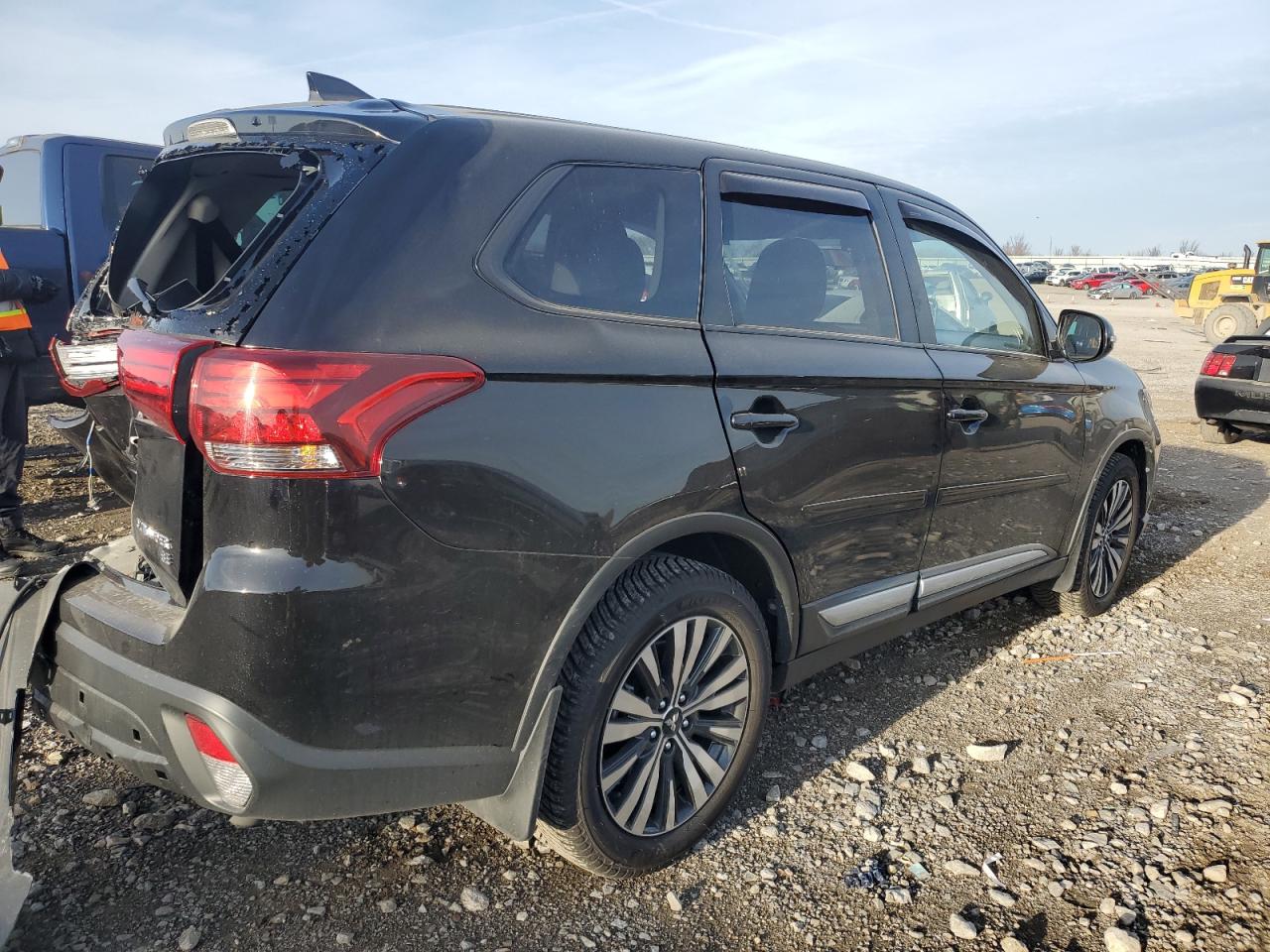 Image 3 of 2019 MITSUBISHI OUTLANDER SE 2019 with VIN JA4AD3A32KZ003851