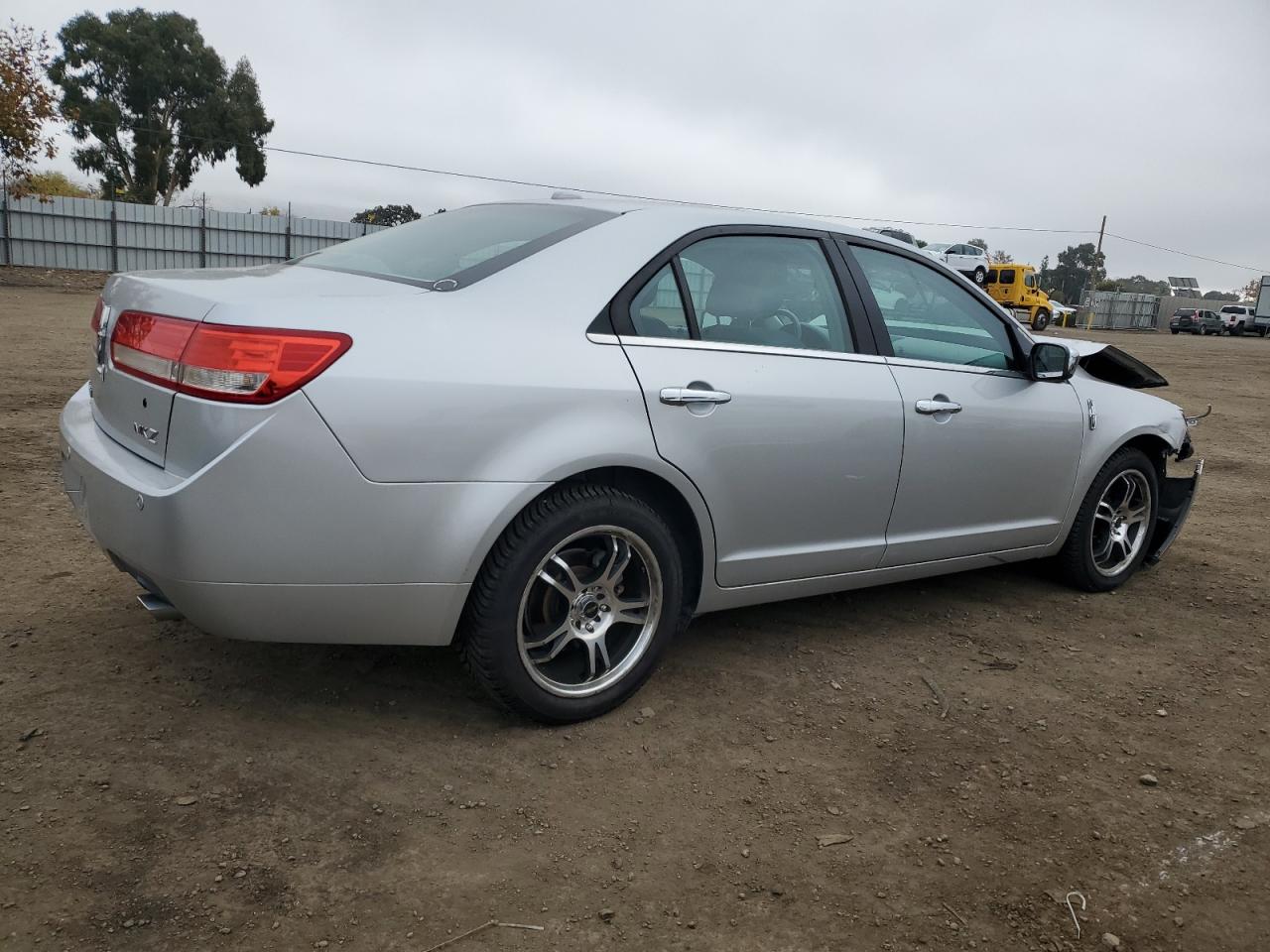 Obraz 3 z 2010 LINCOLN MKZ  2010 z VIN 3LNHL2GC5AR752845