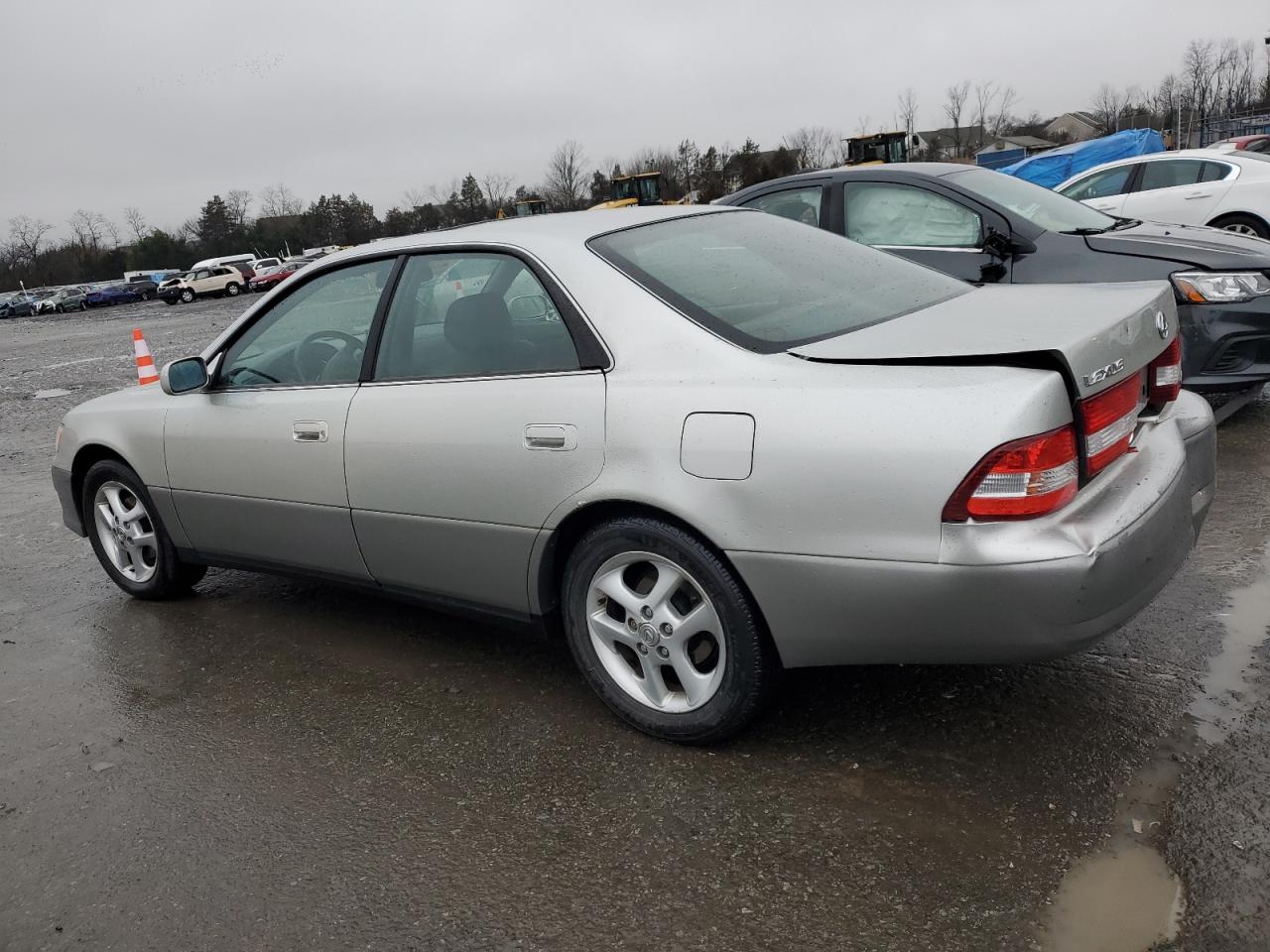 Image 2 of 2000 LEXUS ES 300 2000 with VIN JT8BF28G4Y5085216
