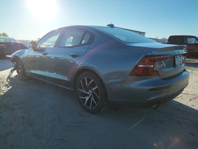 Obraz 2 z 2020 VOLVO S60 T6 MOMENTUM 2020 z VIN 7JRA22TK1LG072216