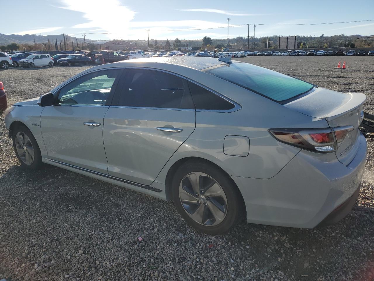 Image 2 of 2016 HYUNDAI SONATA HYBRID 2016 with VIN KMHE34L15GA013058