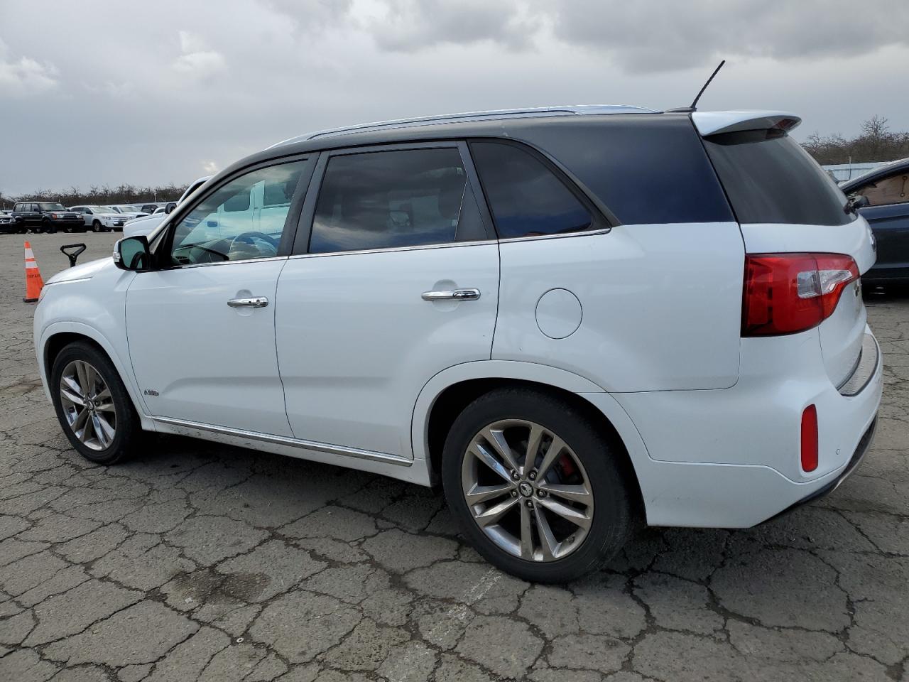 Изображение 2 2015 KIA SORENTO SX 2015 с VIN 5XYKWDA76FG610403