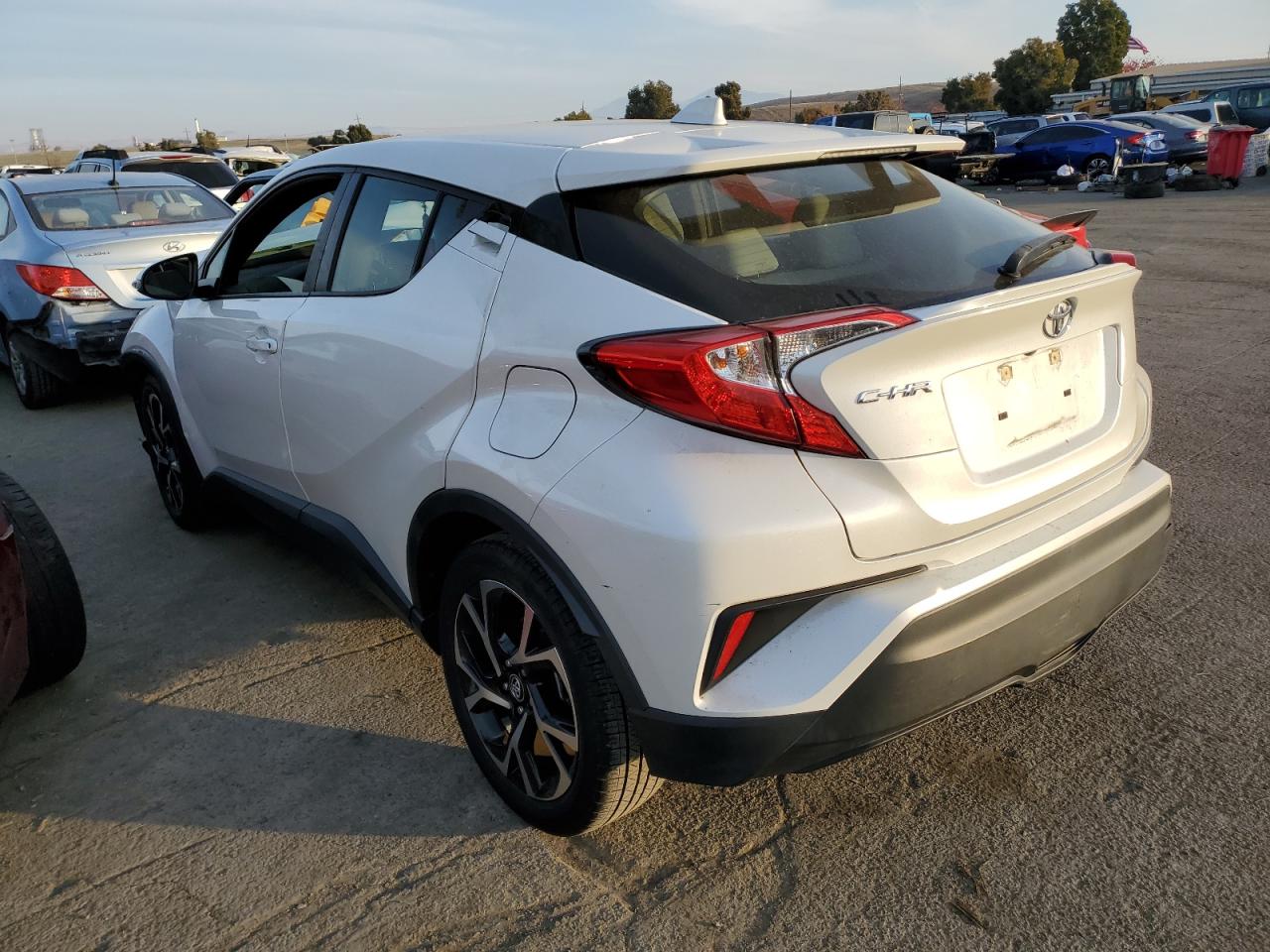 Изображение 2 2019 TOYOTA C-HR XLE 2019 с VIN JTNKHMBX6K1029501