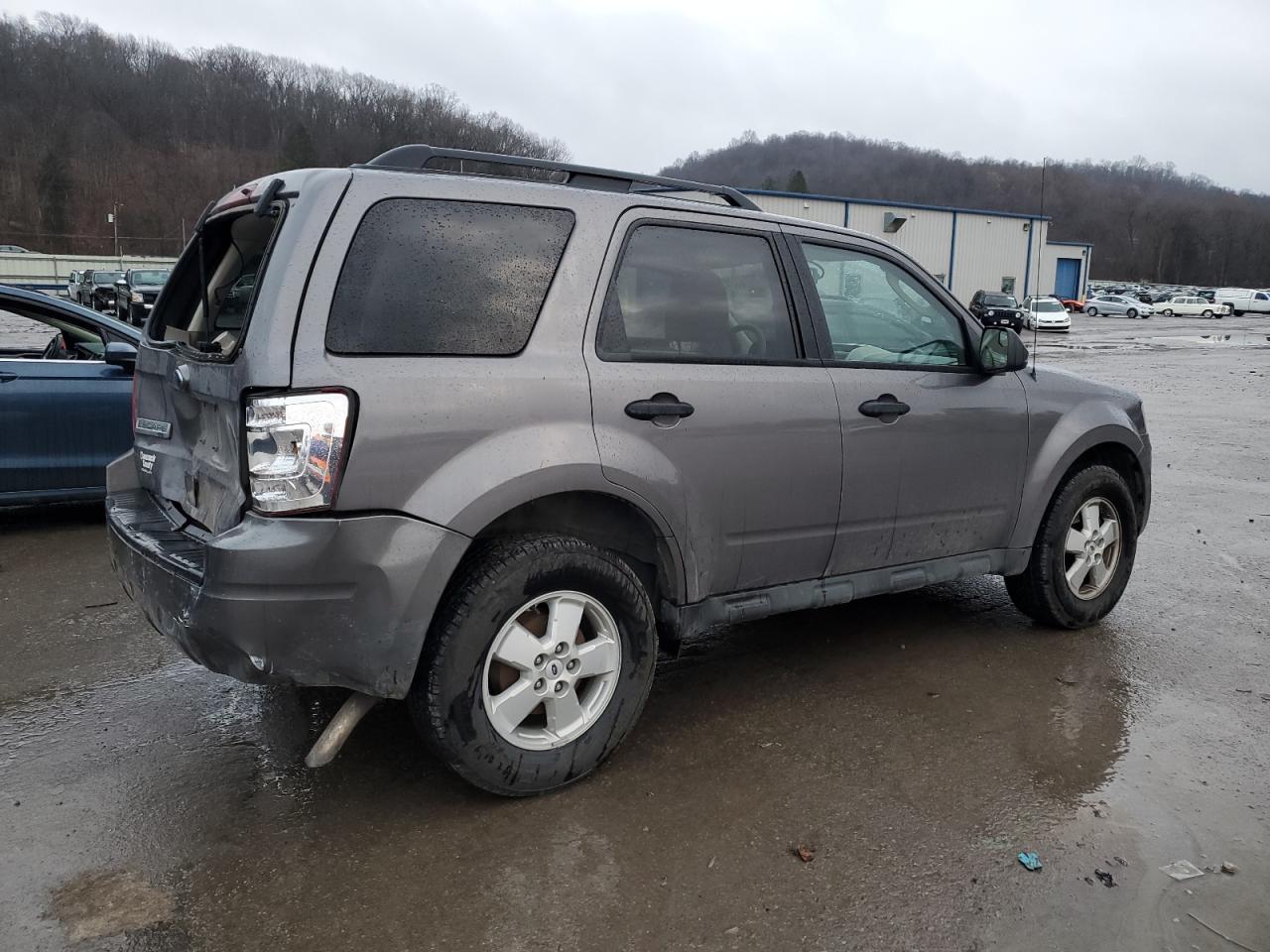 Image 3 of 2010 FORD ESCAPE XLT 2010 with VIN 1FMCU9D72AKD17941