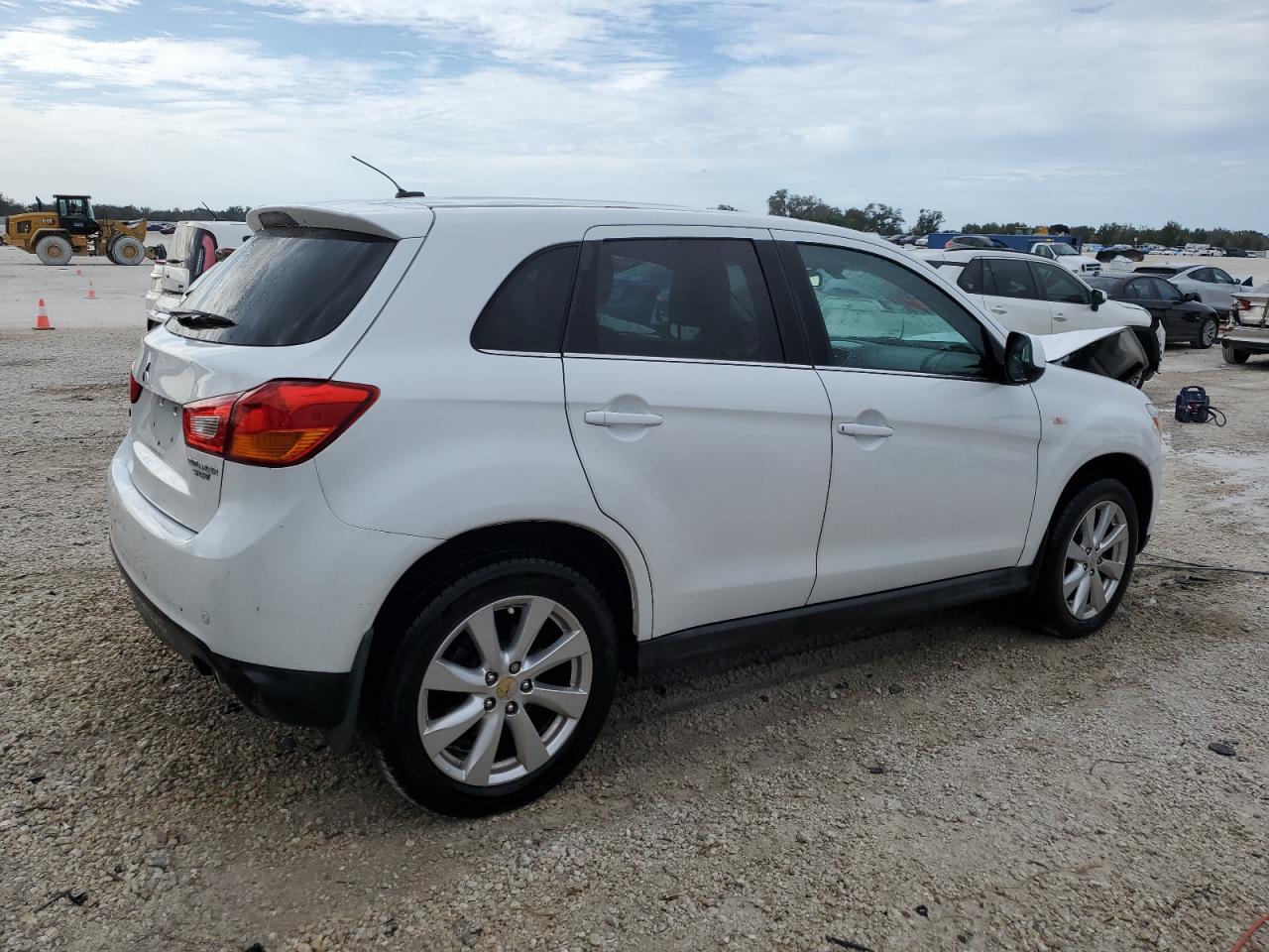 Изображение 3 2015 MITSUBISHI OUTLANDER SPORT SE 2015 с VIN 4A4AR4AU0FE004976