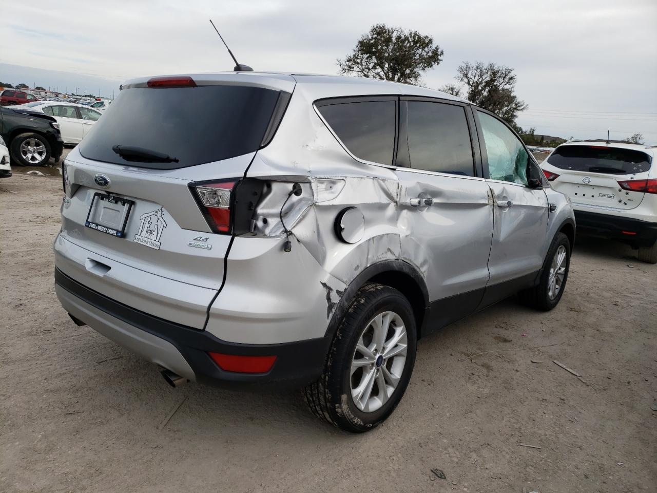Image 3 of 2017 FORD ESCAPE SE 2017 with VIN 1FMCU0GD2HUE86448