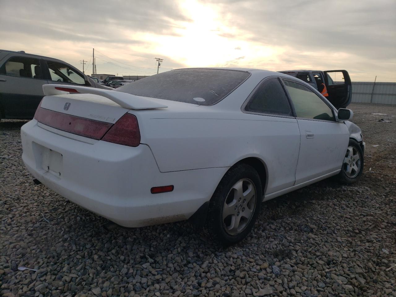 Изображение 3 2000 HONDA ACCORD EX 2000 с VIN 1HGCG2251YA032623