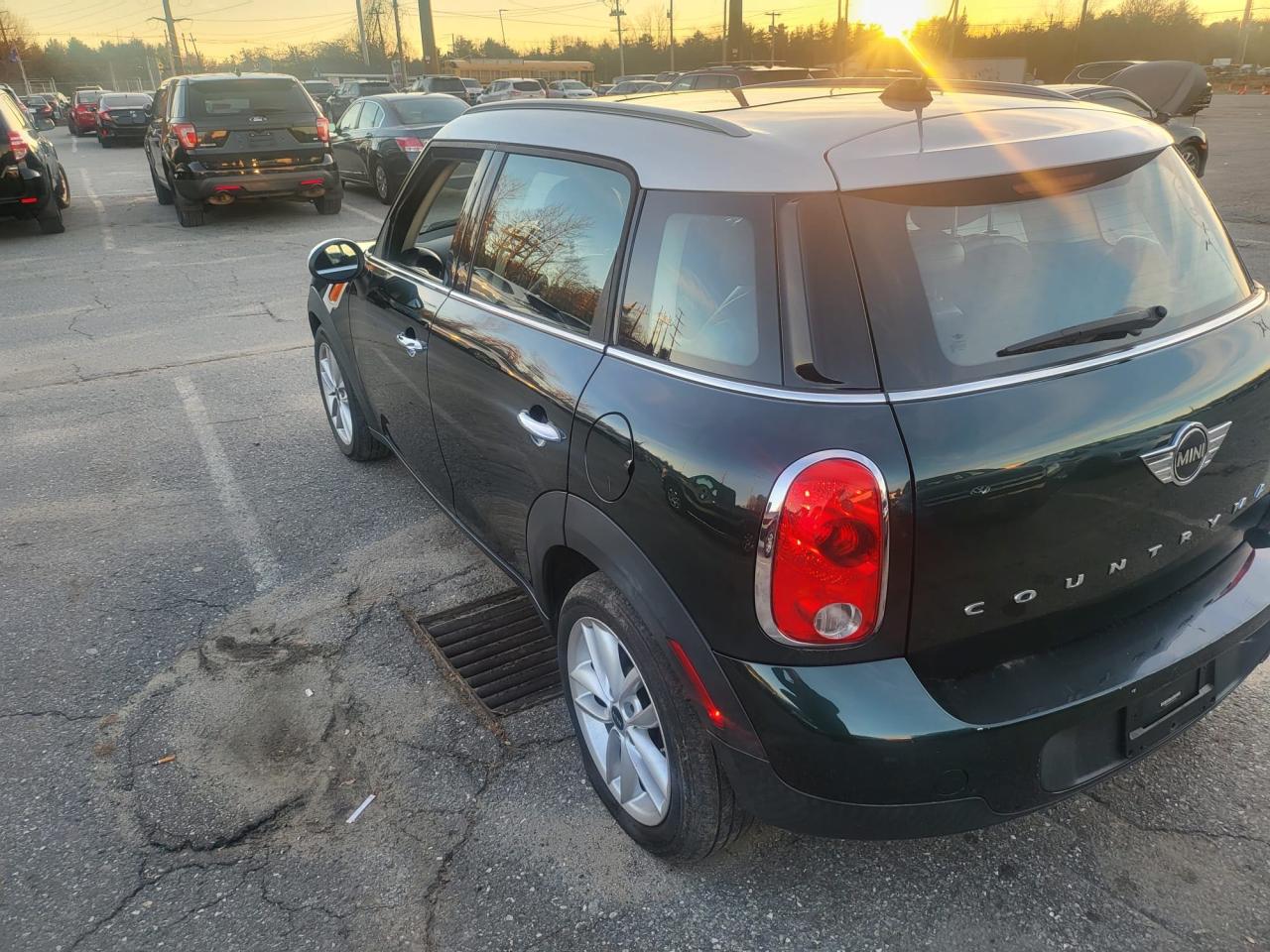 Image 3 of 2014 MINI COOPER COUNTRYMAN 2014 with VIN WMWZB3C50EWR37586