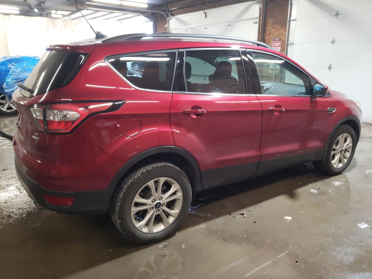 Изображение 3 2018 FORD ESCAPE SE 2018 с VIN 1FMCU9GD3JUC58372