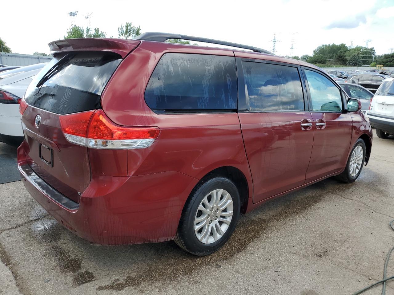 Image 3 of 2012 TOYOTA SIENNA XLE 2012 with VIN 5TDYK3DCXCS239835