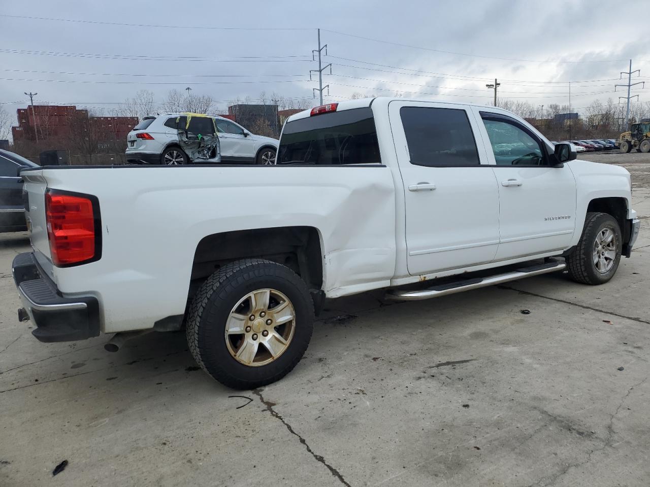 Image 3 of 2015 CHEVROLET SILVERADO K1500 LT 2015 with VIN 3GCUKREH0FG203392