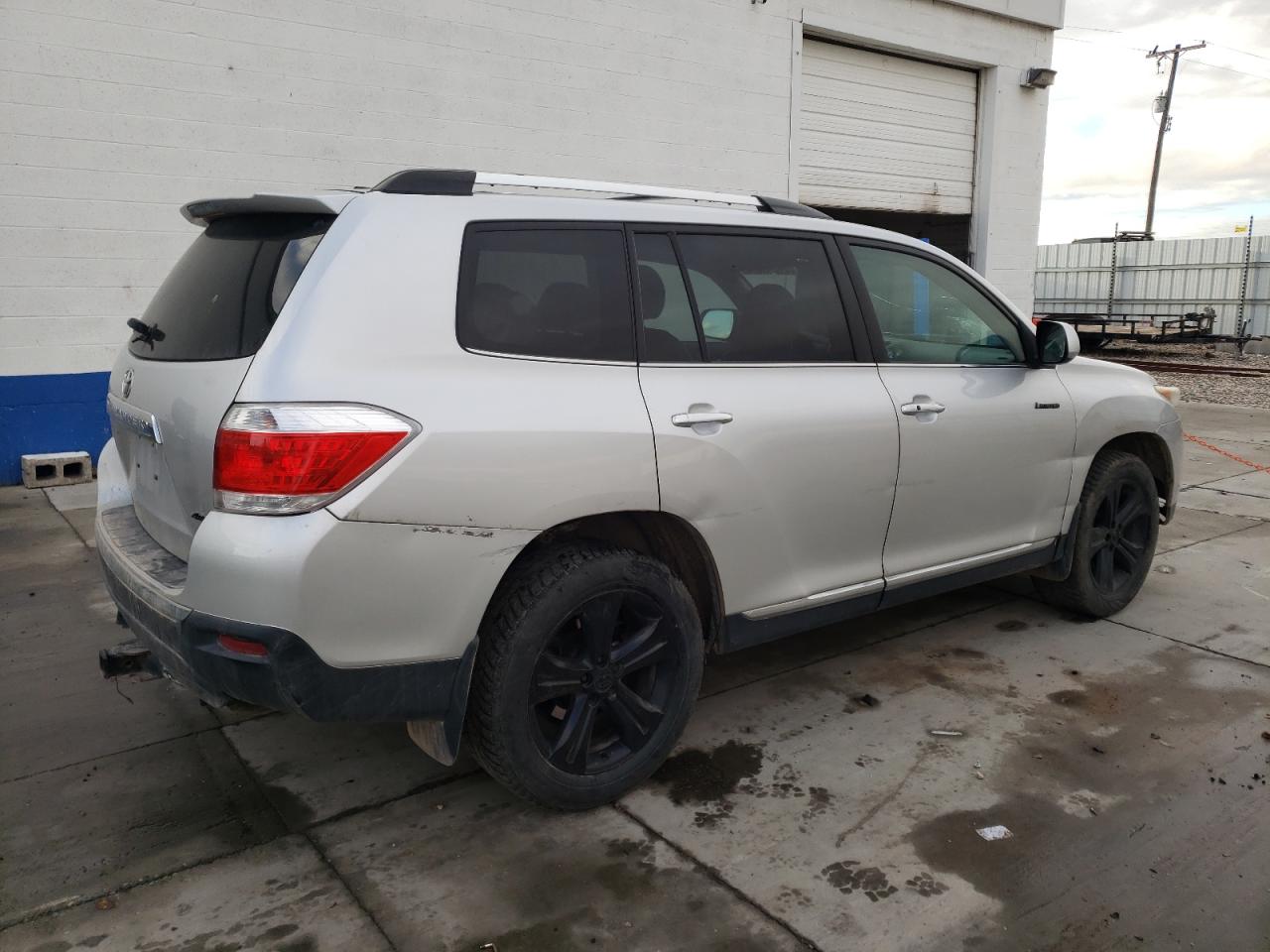 Image 3 of 2011 TOYOTA HIGHLANDER LIMITED 2011 with VIN 5TDDK3EH3BS066537