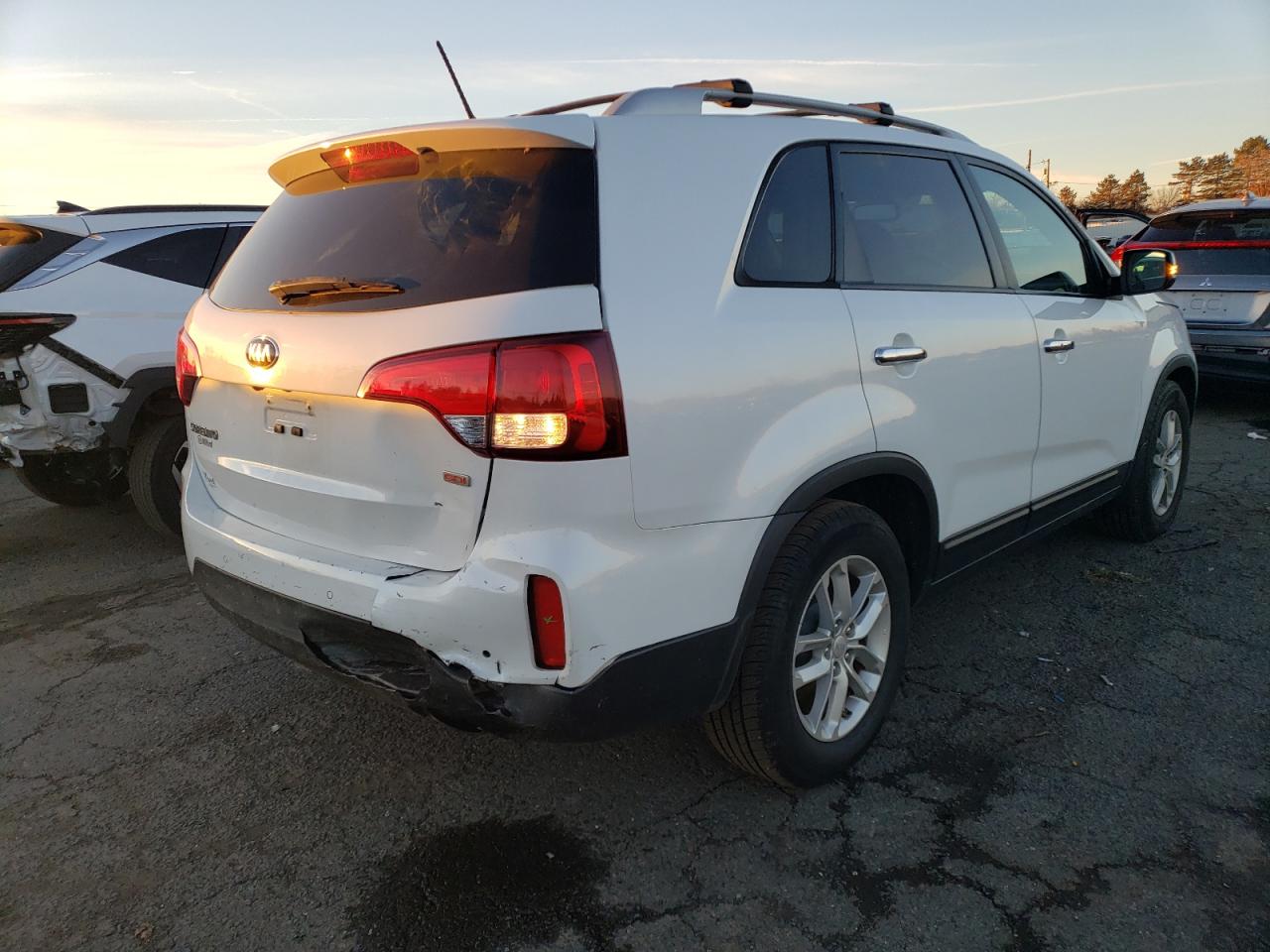 Image 3 of 2014 KIA SORENTO LX 2014 with VIN 5XYKT4A63EG536548