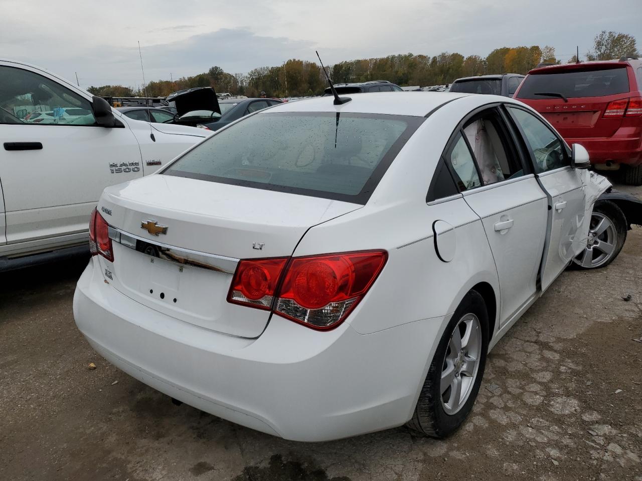 Image 3 of 2014 CHEVROLET CRUZE LT 2014 with VIN 1G1PC5SB8E7431081