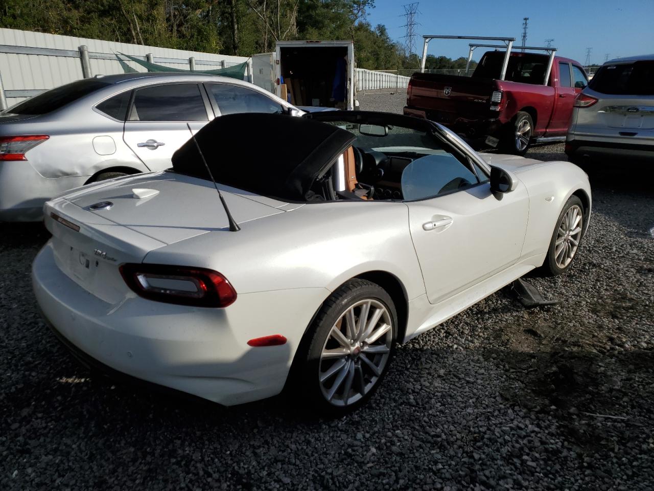 Obraz 3 z 2018 FIAT 124 SPIDER CLASSICA 2018 z VIN JC1NFAEK0J0134753