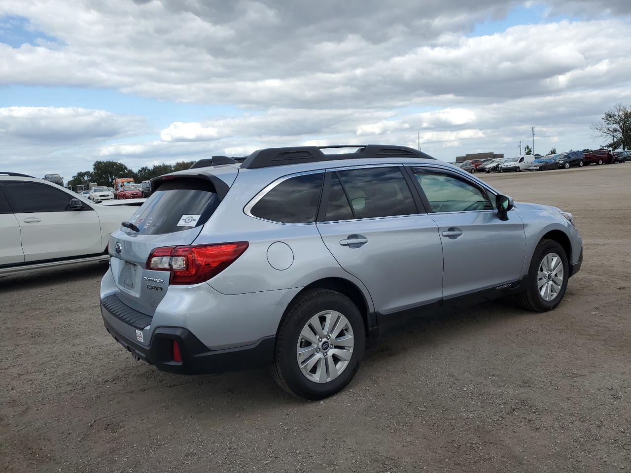 Obraz 3 z 2019 SUBARU OUTBACK 2.5I PREMIUM 2019 z VIN 4S4BSAFC2K3262559