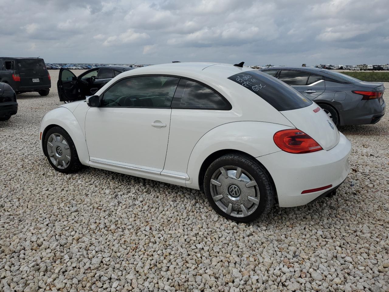Изображение 2 2012 VOLKSWAGEN BEETLE  2012 с VIN 3VWJP7AT6CM629388