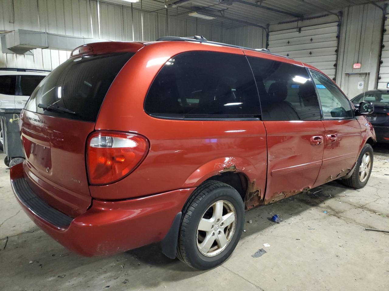 Image 3 of 2006 DODGE GRAND CARAVAN SXT 2006 with VIN 2D8GP44L76R913408