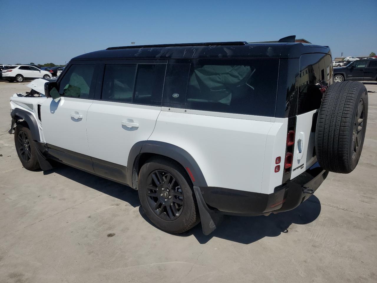 Image 2 of Land Rover Defender 130 X-Dynamic Se 2023 with VIN SALE2FEU9P2161694