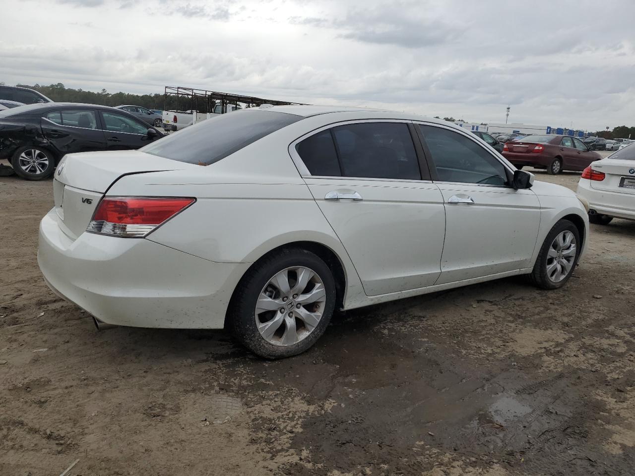 Image 3 of 2010 HONDA ACCORD EXL 2010 with VIN 1HGCP3F82AA026331