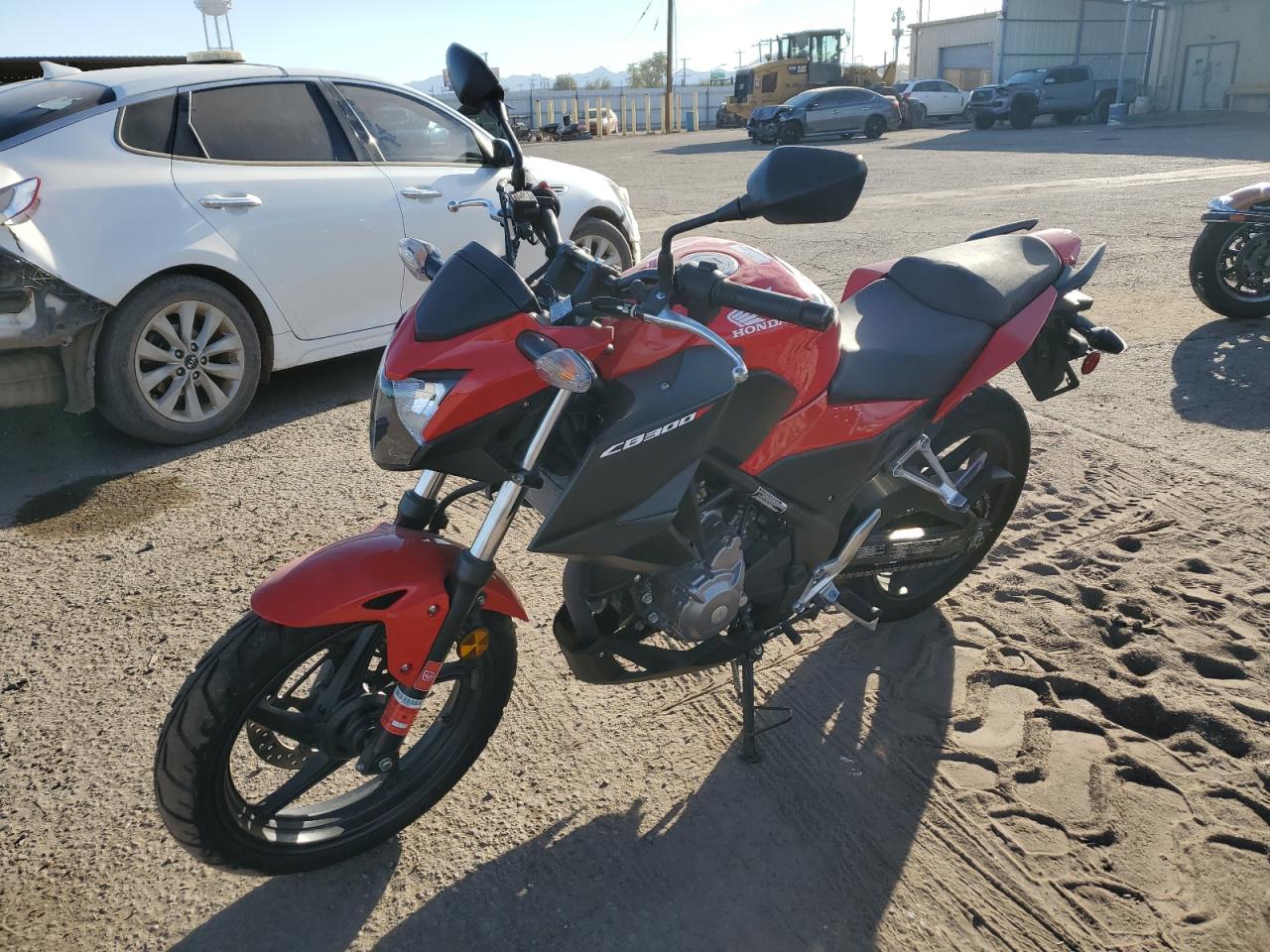 Изображение 2 2015 HONDA CB300 F 2015 с VIN MLHNC5213F5101879