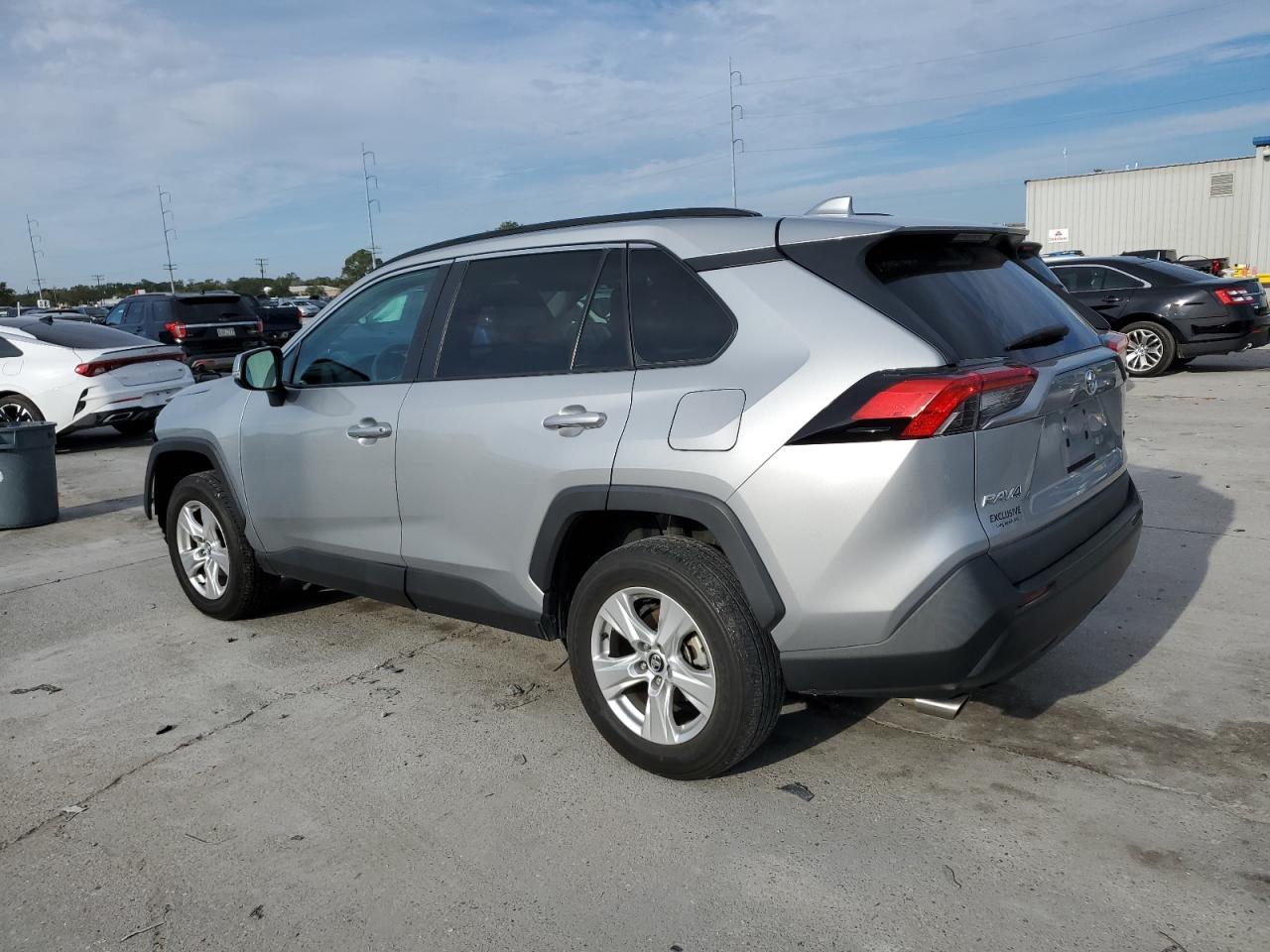 Image 2 of 2021 TOYOTA RAV4 XLE 2021 with VIN 2T3W1RFV4MW113871