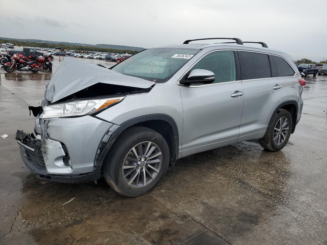 Image 1 of 2018 TOYOTA HIGHLANDER SE 2018 with VIN 5TDJZRFH6JS803888