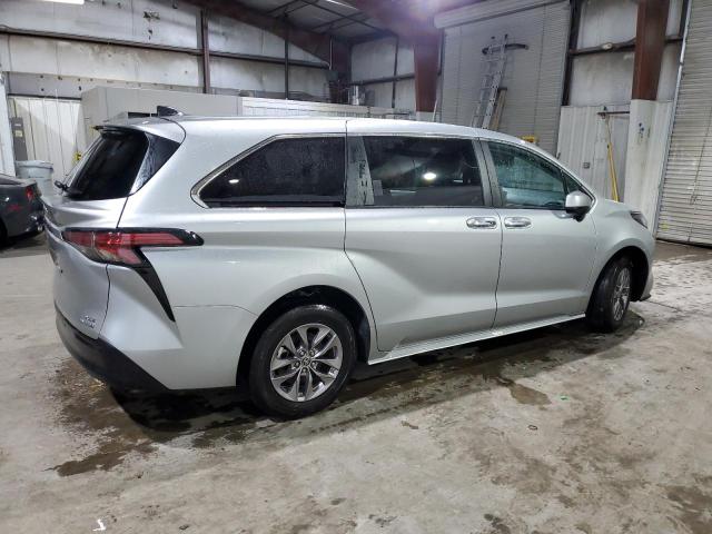 Obraz 3 z 2022 TOYOTA SIENNA XLE 2022 z VIN 5TDYRKEC6NS129968