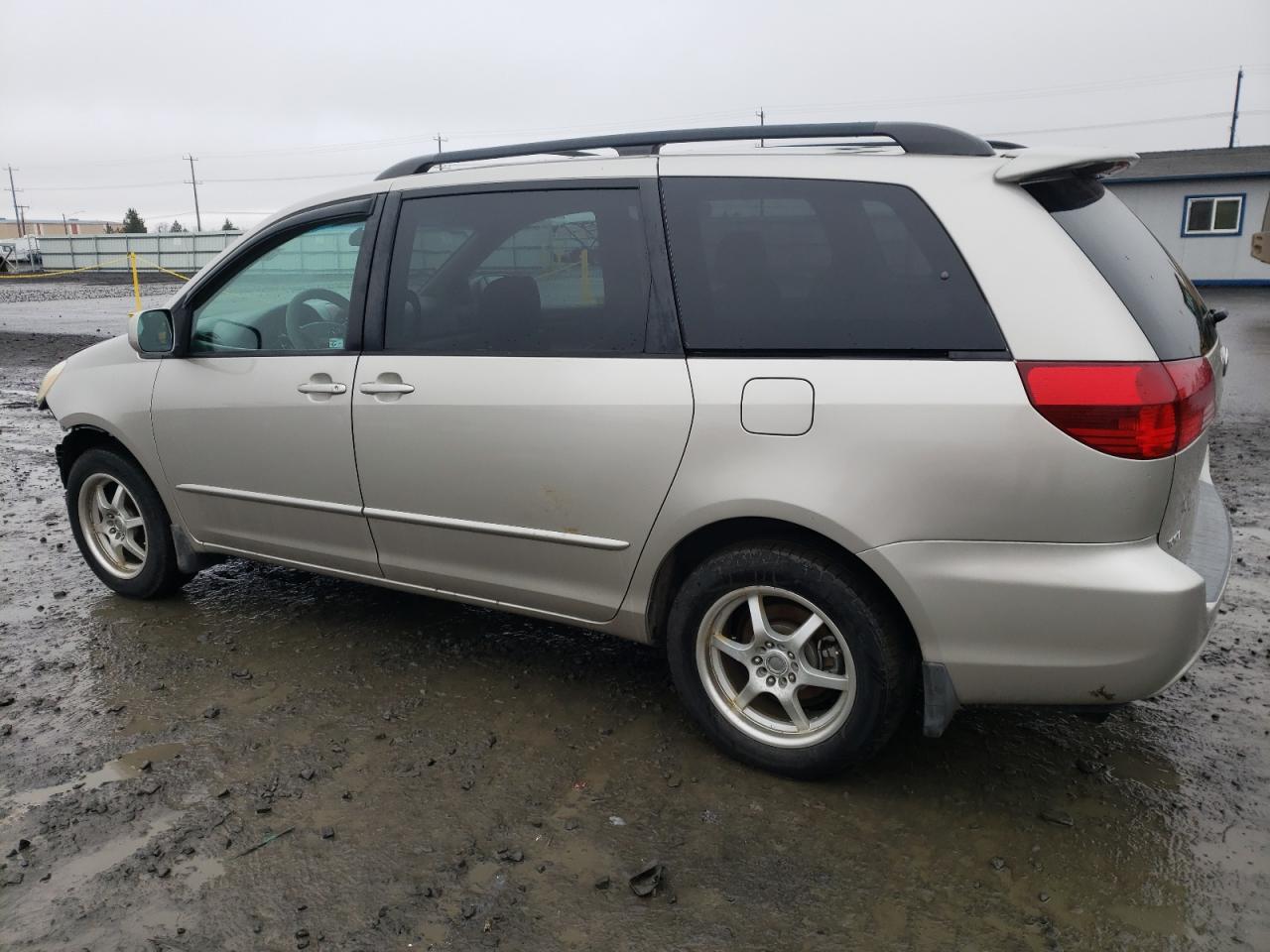 Изображение 2 2004 TOYOTA SIENNA XLE 2004 с VIN 5TDBA22C14S027428