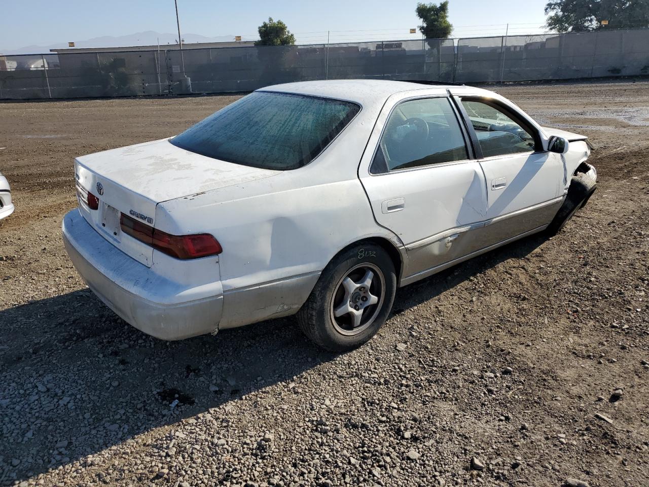 Obraz 3 z 1999 TOYOTA CAMRY LE 1999 z VIN JT2BG22K0X0361553