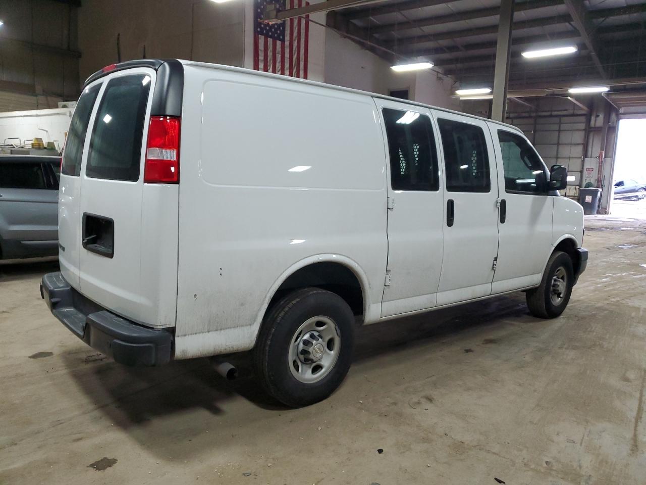 Obraz 3 z 2021 CHEVROLET EXPRESS G2500  2021 z VIN 1GCWGAFP9M1309515