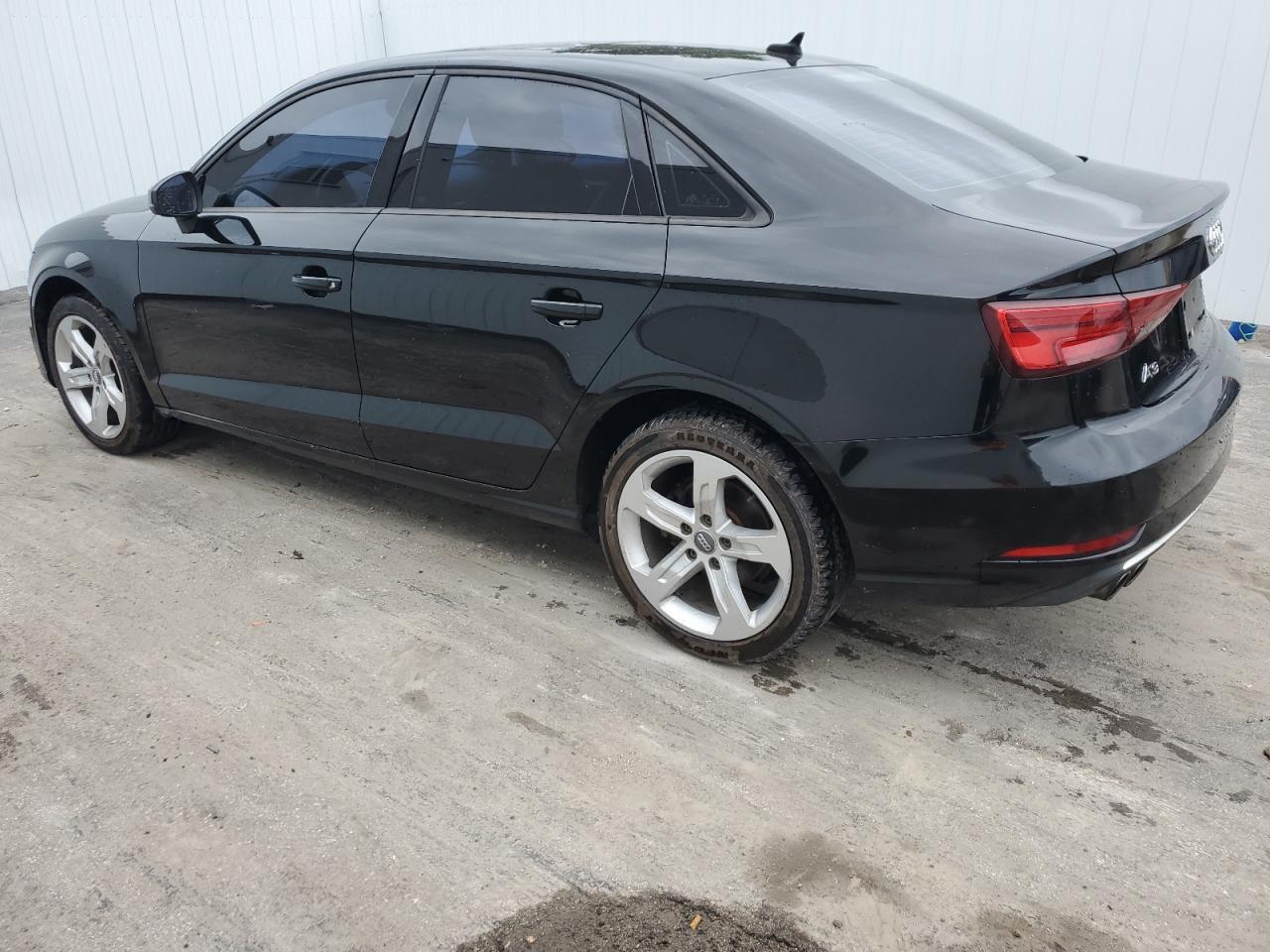 Obraz 2 z 2017 AUDI A3 PREMIUM 2017 z VIN WAUAUGFF2H1045571