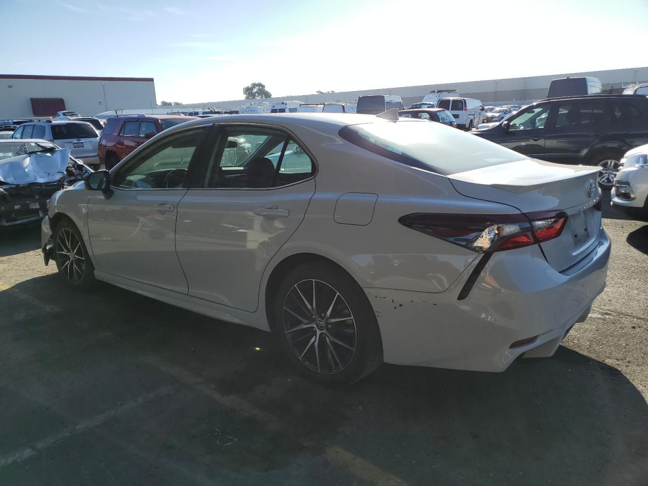 Image 2 of 2022 TOYOTA CAMRY SE 2022 with VIN 4T1G11AK3NU026105