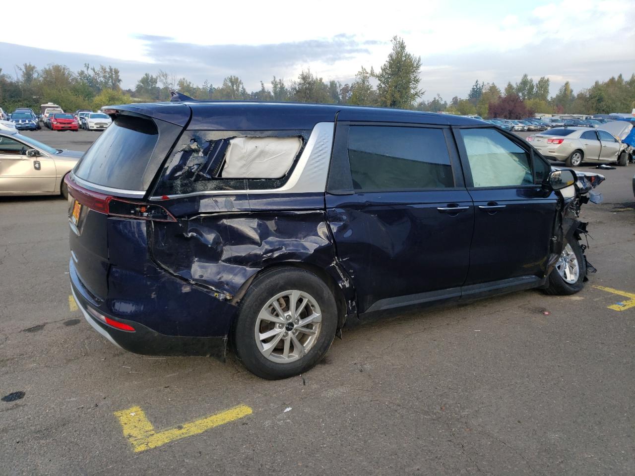 Image 3 of 2022 KIA CARNIVAL LX 2022 with VIN KNDNB4H31N6095193