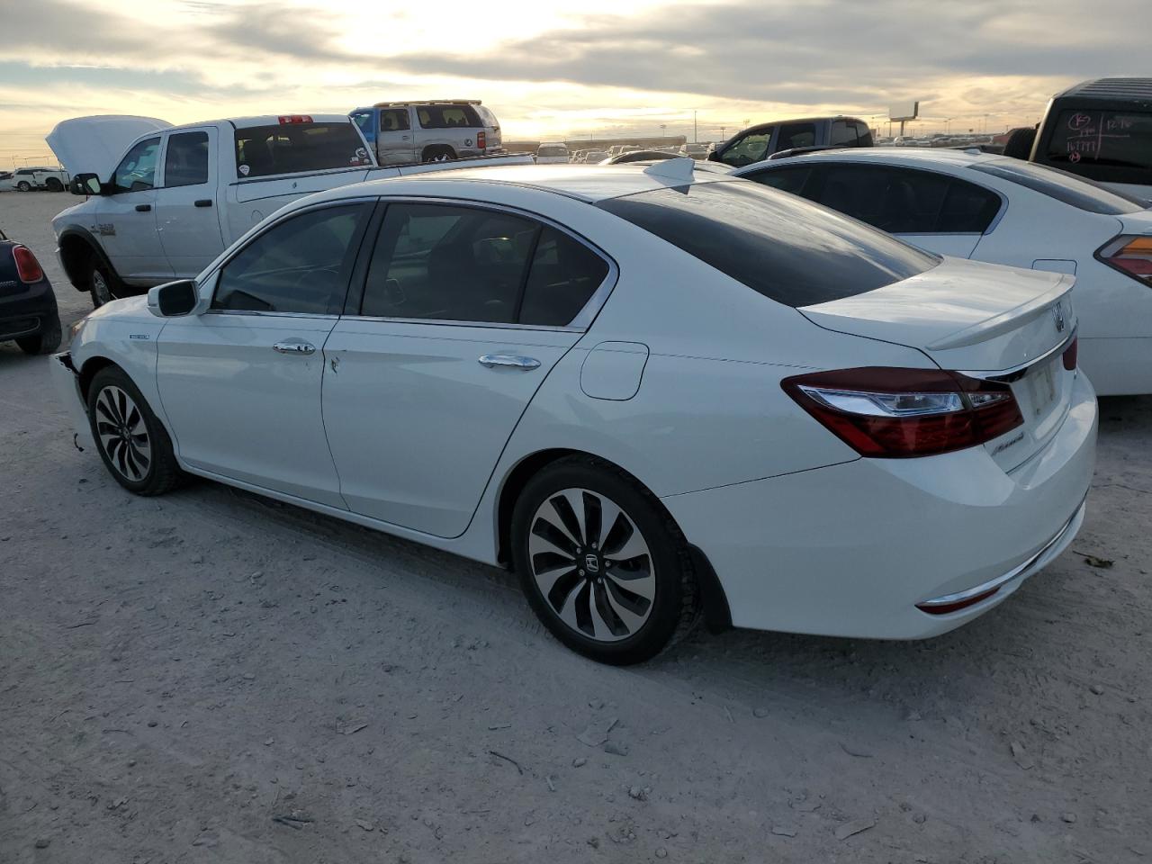 Obraz 2 z 2017 HONDA ACCORD HYBRID EXL 2017 z VIN JHMCR6F51HC030920