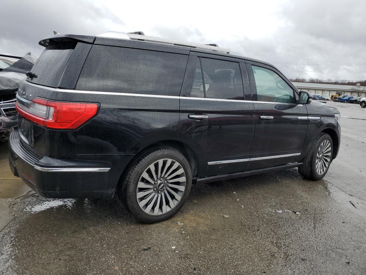 Obraz 3 z 2018 LINCOLN NAVIGATOR RESERVE 2018 z VIN 5LMJJ2LTXJEL11094