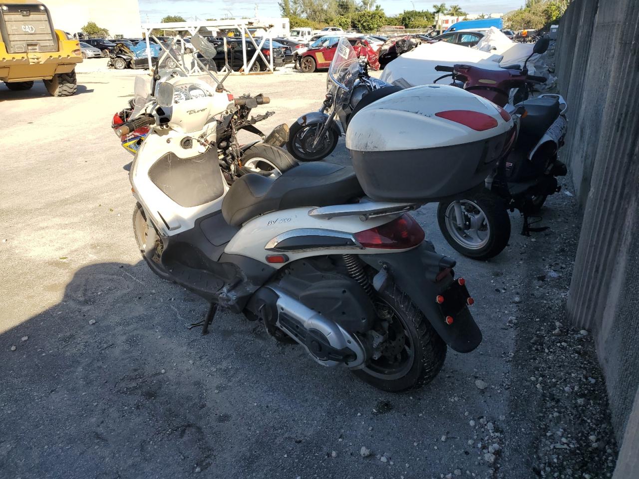 Image 3 of 2010 PIAGGIO BV 500 2010 with VIN ZAPM340W3A5301675