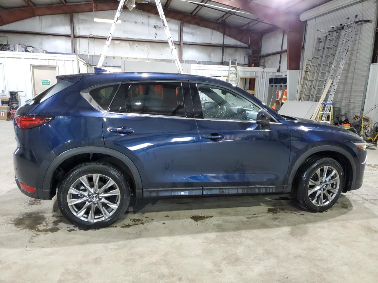 Image 3 of 2021 MAZDA CX-5 SIGNATURE 2021 with VIN JM3KFBEY6M0382355