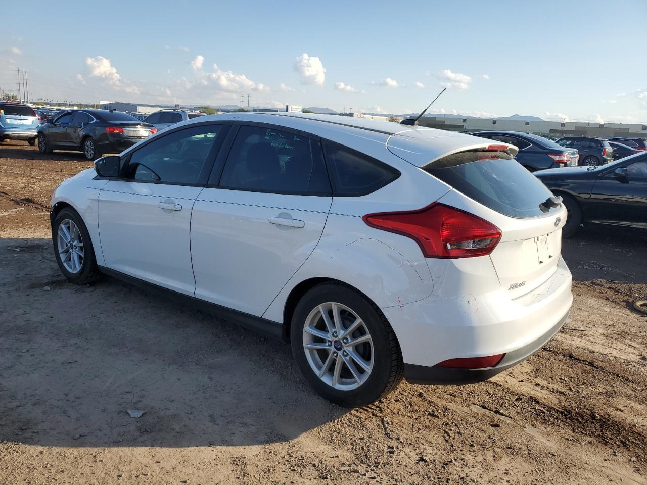 Изображение 2 2015 FORD FOCUS SE 2015 с VIN 1FADP3K28FL241430