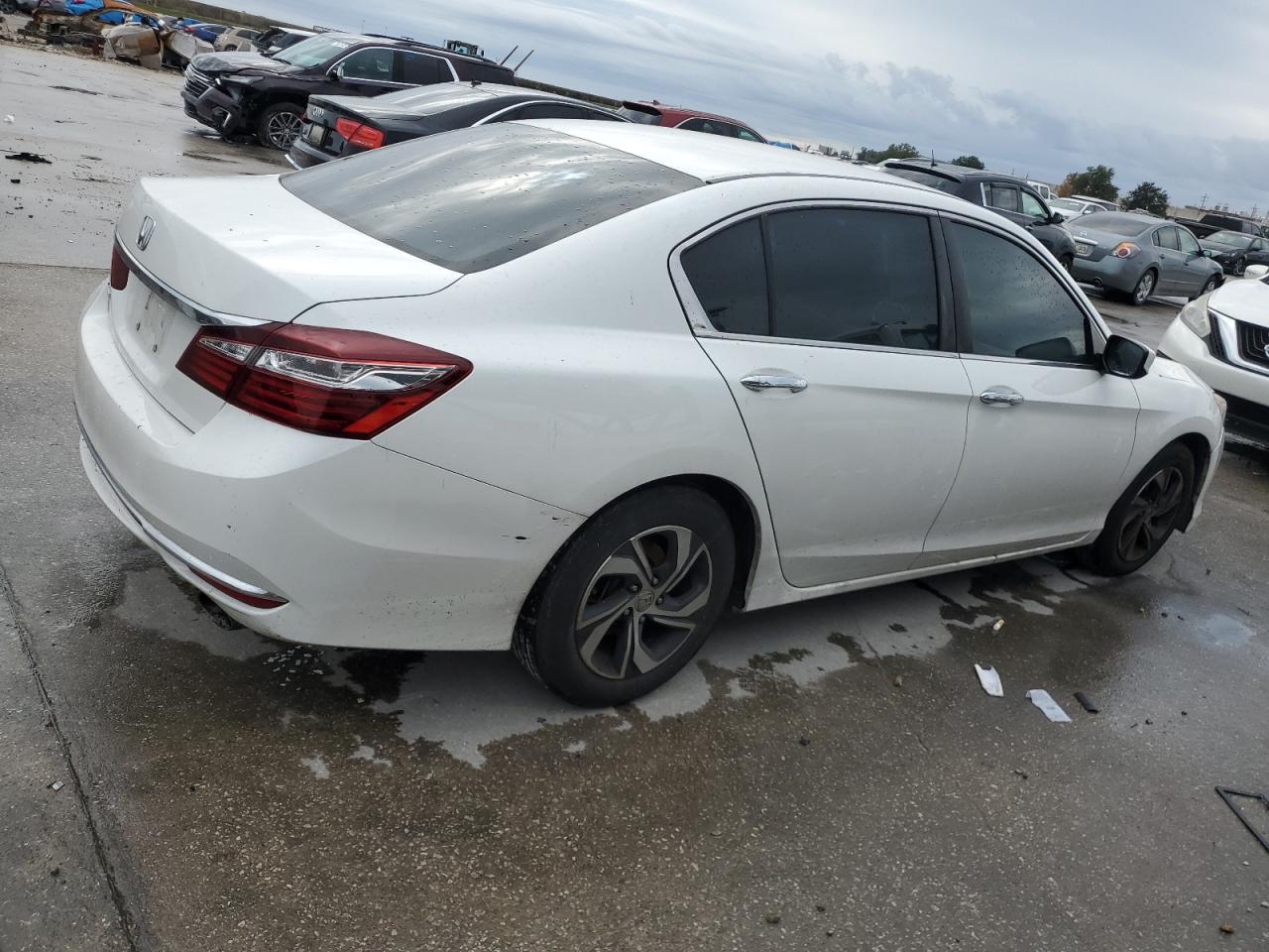 Изображение 3 2017 HONDA ACCORD LX 2017 с VIN 1HGCR2F34HA012739