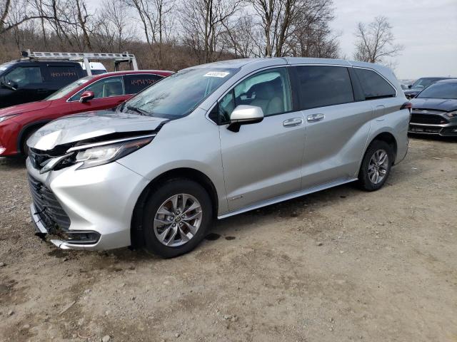 Image 1 of 2021 TOYOTA SIENNA LE 2021 with VIN 5TDKRKEC2MS063567