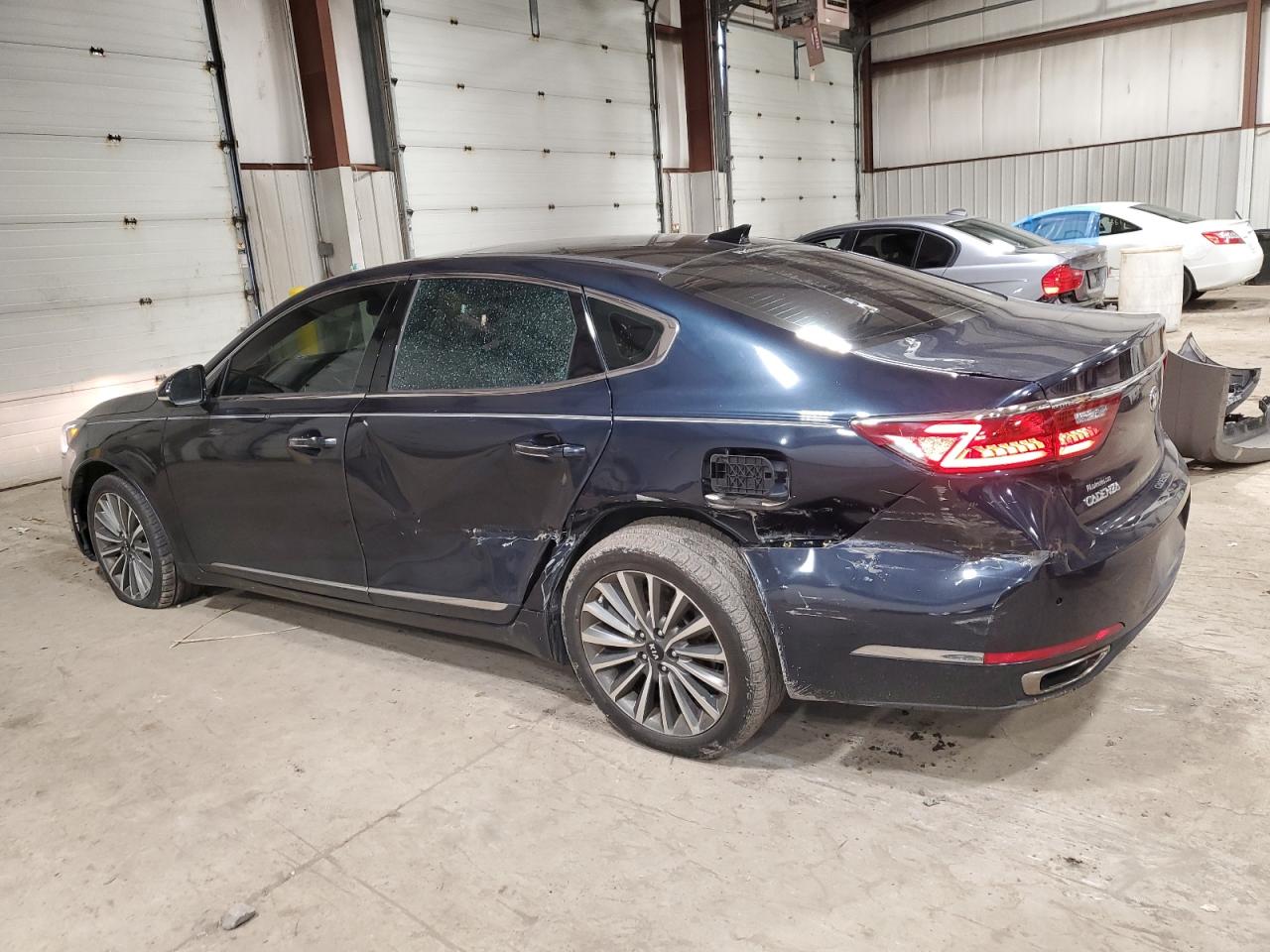 Изображение 2 2017 KIA CADENZA PREMIUM 2017 с VIN KNALC4J19H5081305