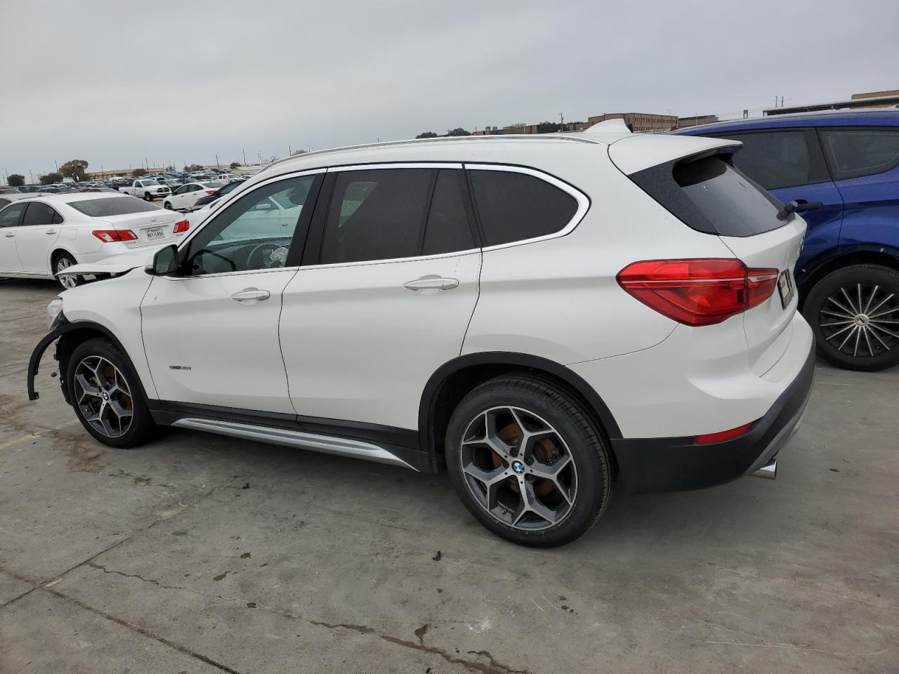 Obraz 2 z 2018 BMW X1 SDRIVE28I 2018 z VIN WBXHU7C39J5L04926