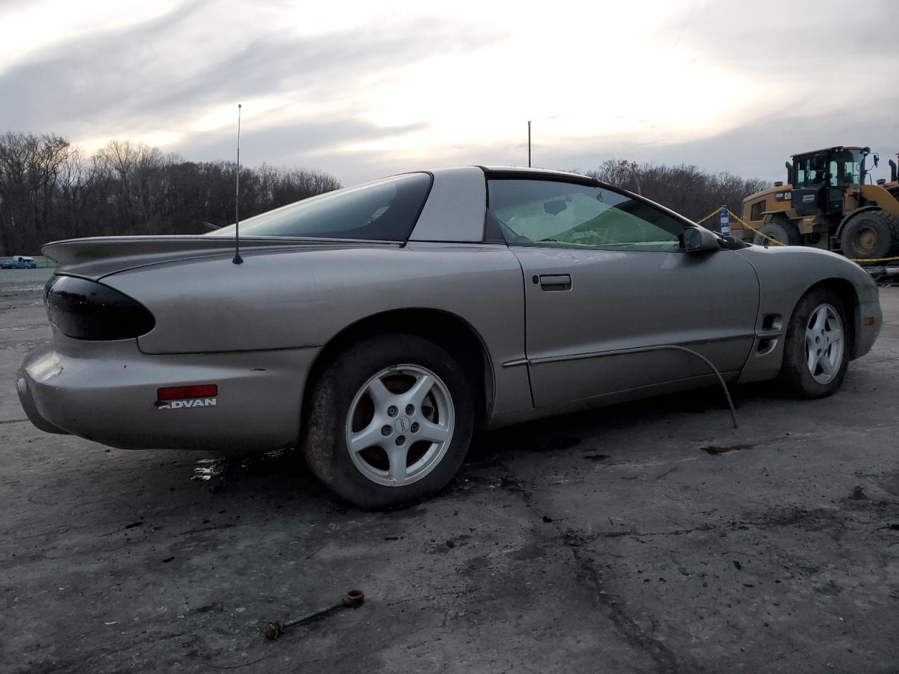 Image 3 of 2000 PONTIAC FIREBIRD  2000 with VIN 2G2FS22K0Y2110009