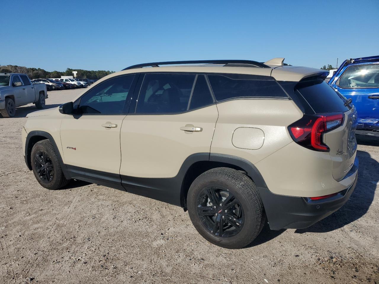 Obraz 2 z 2022 GMC TERRAIN AT4 2022 z VIN 3GKALYEV6NL222166