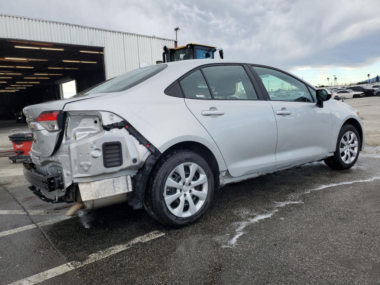 Image 3 of 2022 TOYOTA COROLLA LE 2022 with VIN 5YFEPMAE5NP318857