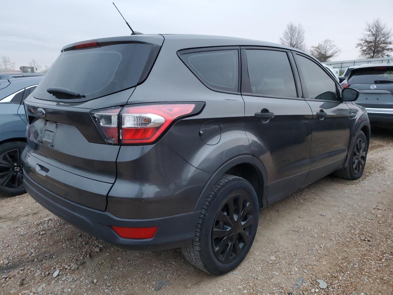 Obraz 3 z 2018 FORD ESCAPE S 2018 z VIN 1FMCU0F7XJUD41739