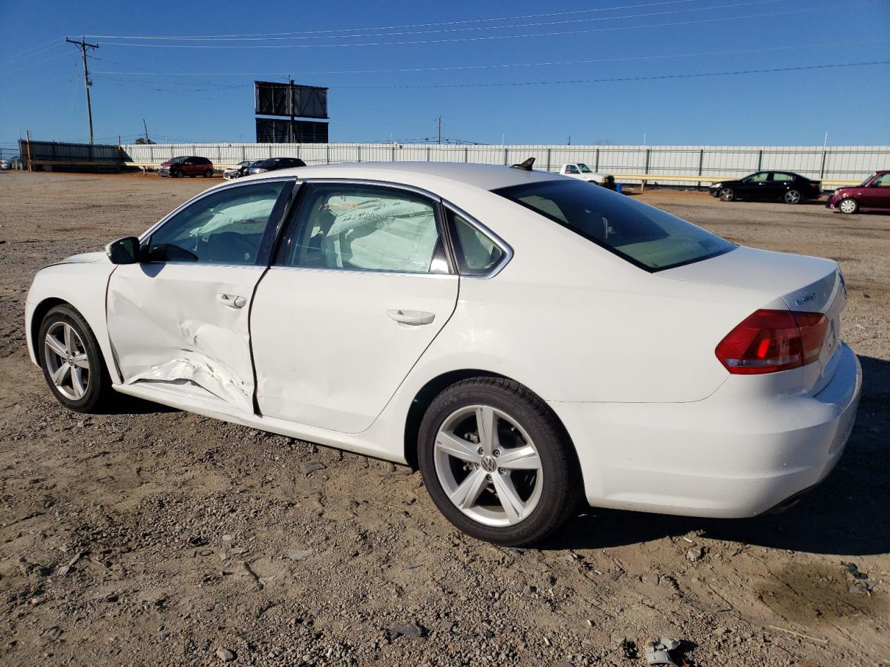 Obraz 2 z 2013 VOLKSWAGEN PASSAT SE 2013 z VIN 1VWBP7A38DC057621