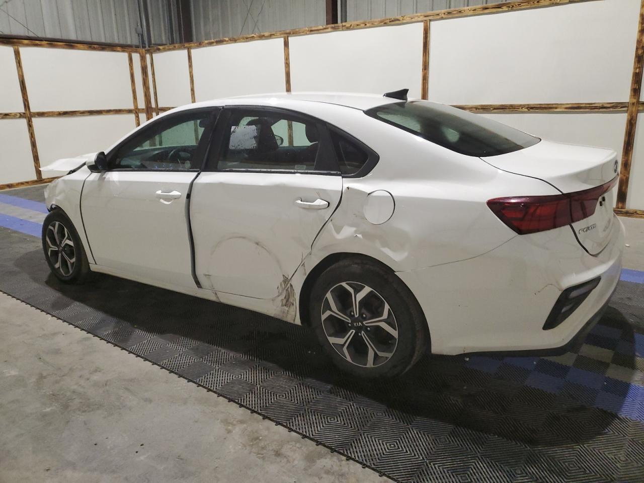 Изображение 2 2021 KIA FORTE FE 2021 с VIN 3KPF24AD3ME327566